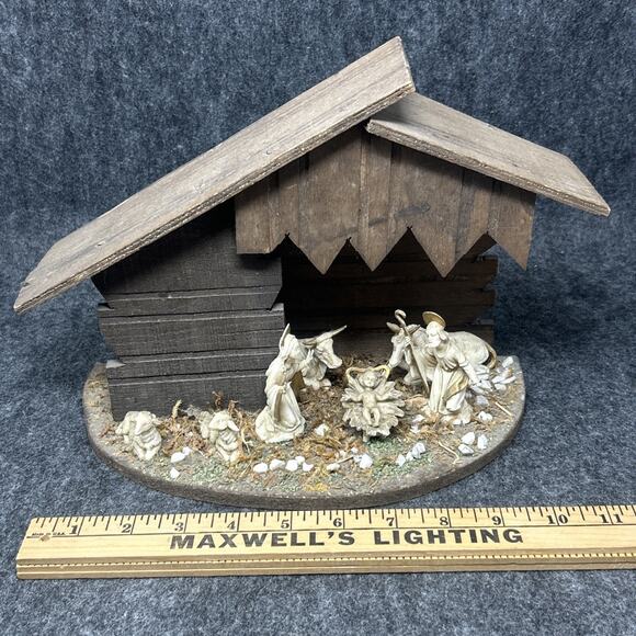 Vtg Italian Nativity Scene Handcrafted Collectible Unique Roofline Wooden Stable - Picture 1 of 14